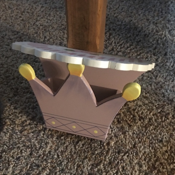 Crown Shelves - Picture 2 of 3